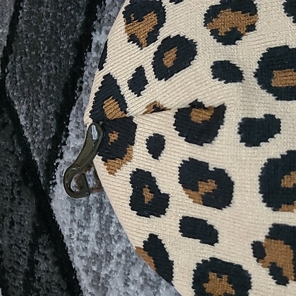 LEOPARD PRINT 🐆 PATTERNED RIBBED CUFFED BEANIE HAT BUNDLE NWOT - Picture 4 of 8